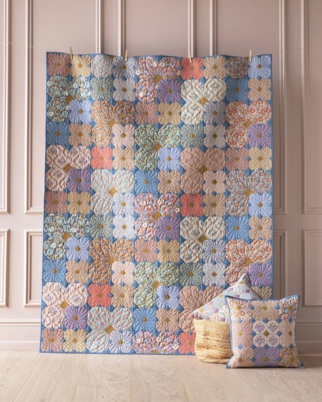 Tilda Wallflower Quilt Kit in Prussian